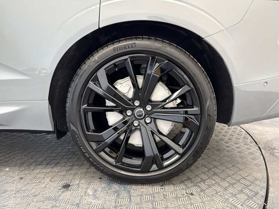 2026 Volvo XC60 - image 5