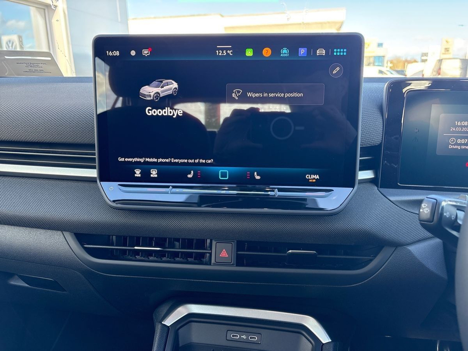 2026 Volkswagen T-Roc - image 9