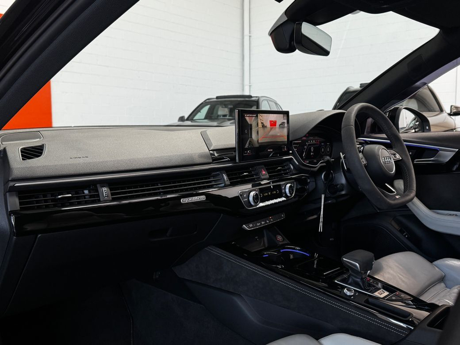 2022 Audi RS4 - image 35