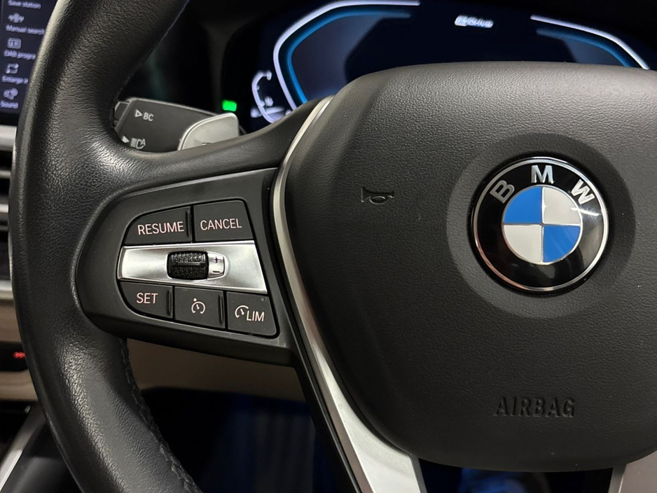 2021 BMW 3 Series - image 17