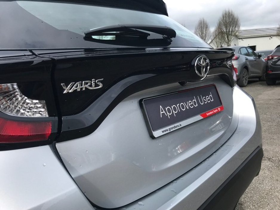 2024 Toyota Yaris - image 14