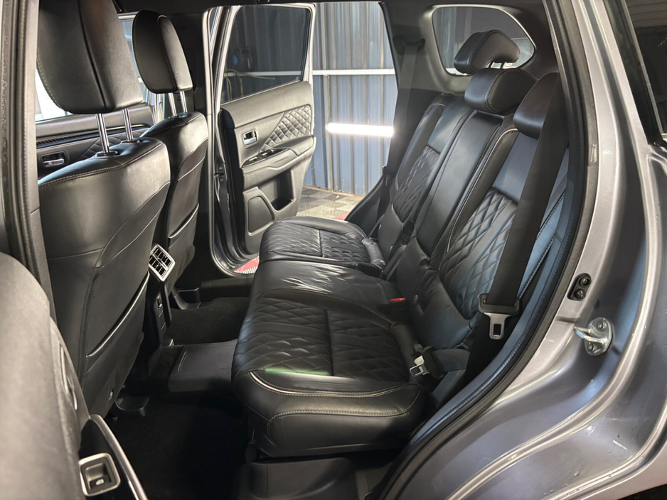 2018 Mitsubishi Outlander - image 14