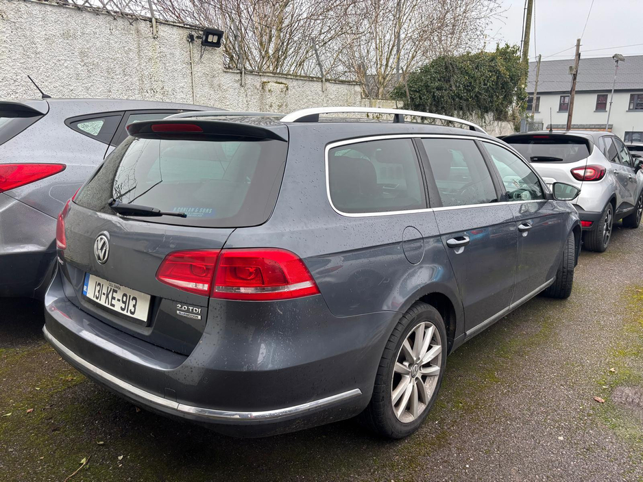 2013 Volkswagen Passat - image 3