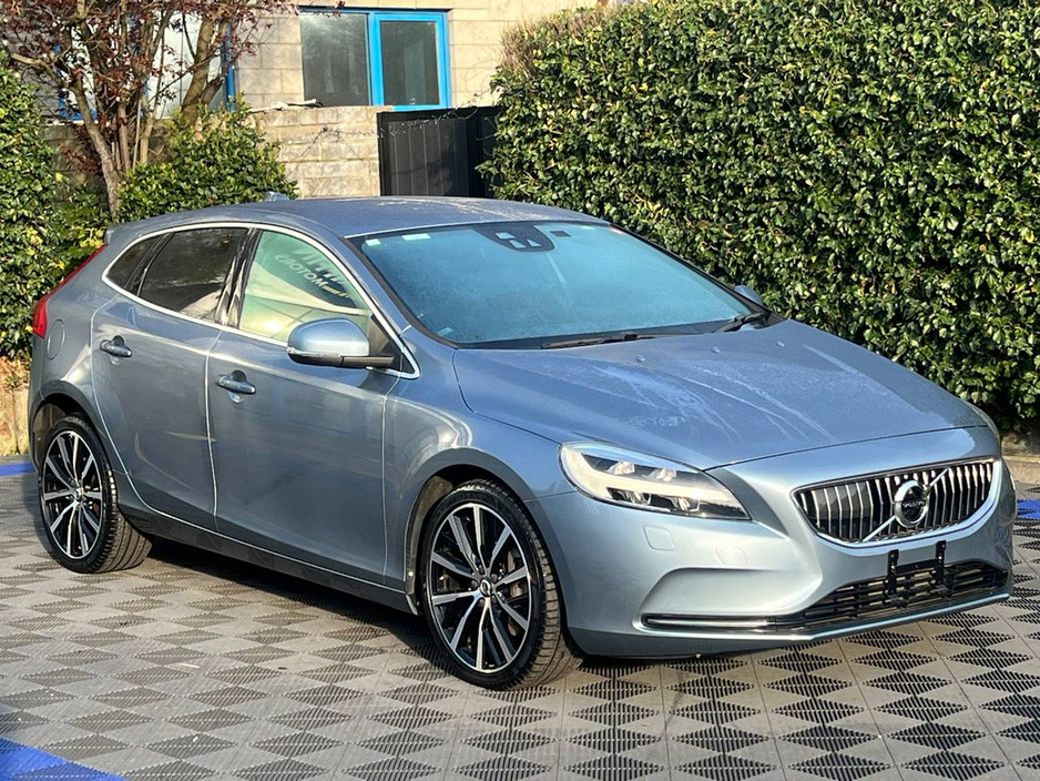 2017 Volvo V40 - image 15