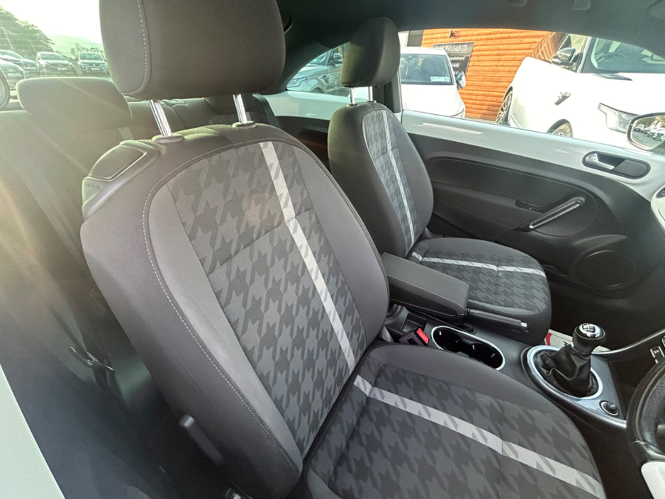 2017 Volkswagen Beetle - image 15