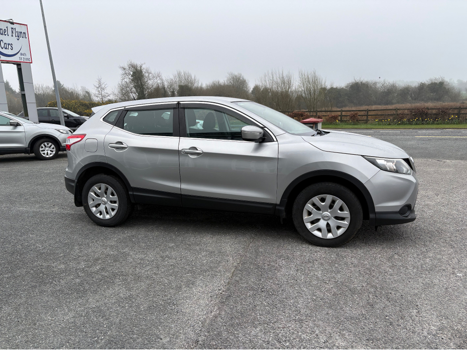 2014 Nissan Qashqai - image 6