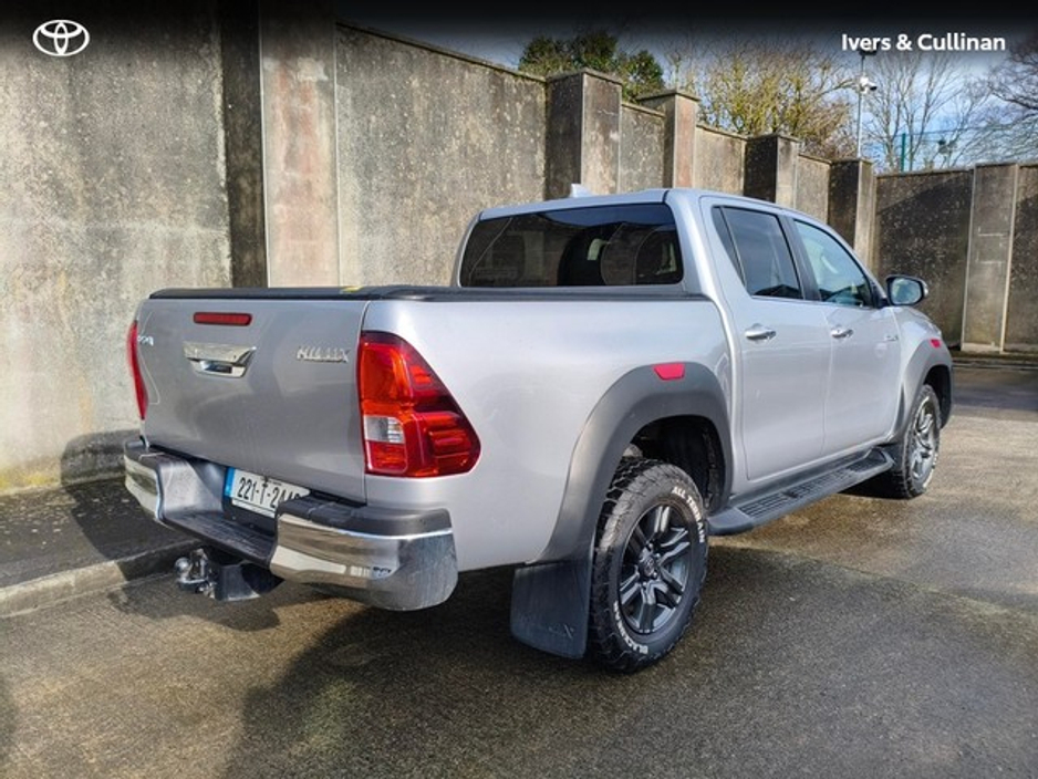 2022 Toyota Hilux - image 2