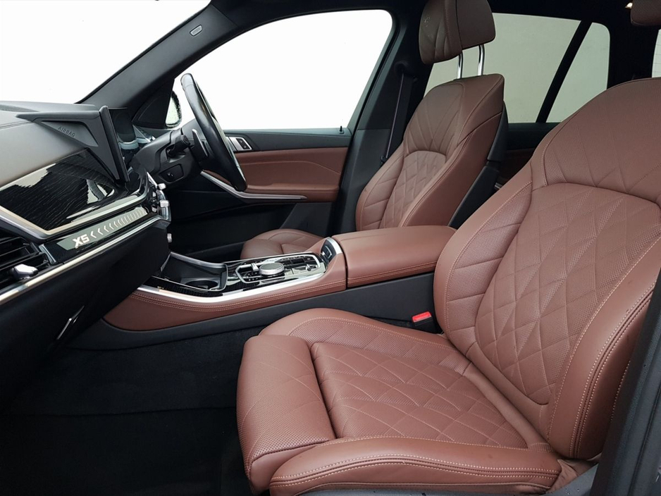 2023 BMW X5 xDrive50e M Sport €79,995