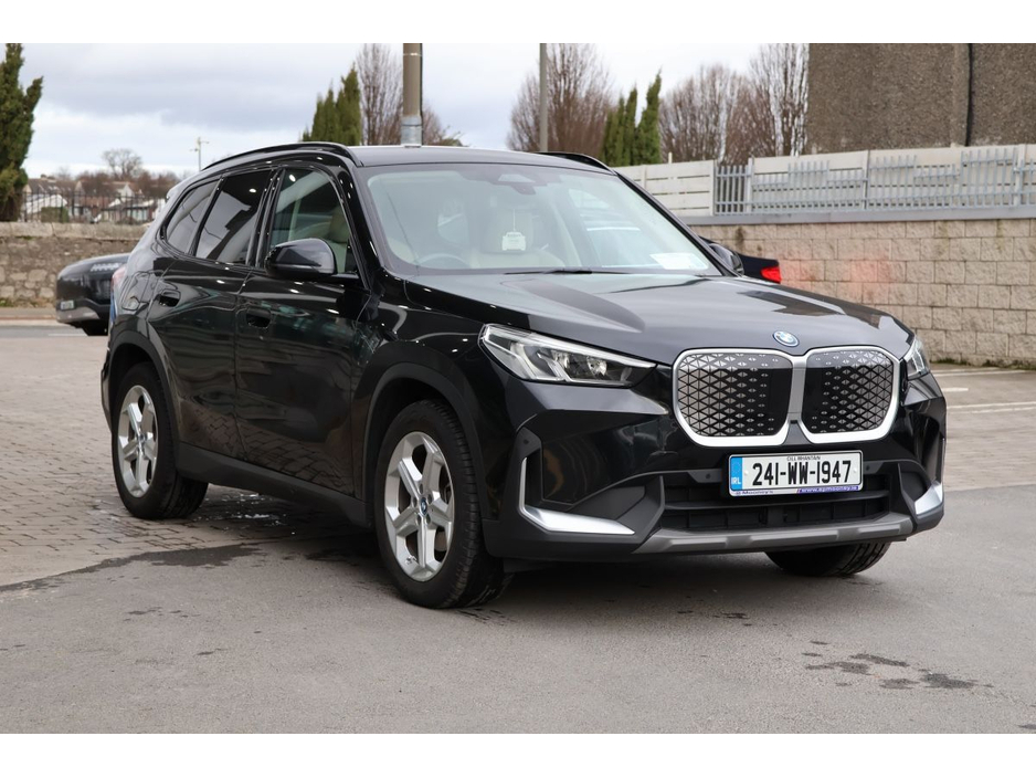 2024 BMW iX1 - image 3