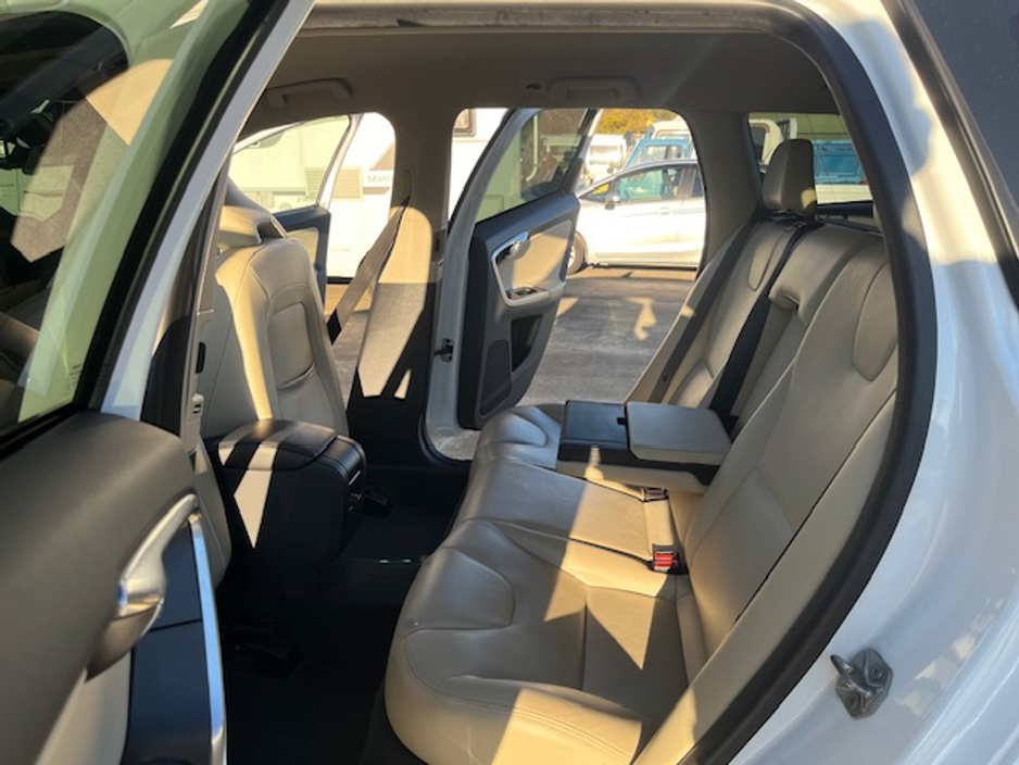 2016 Volvo XC60 - image 18