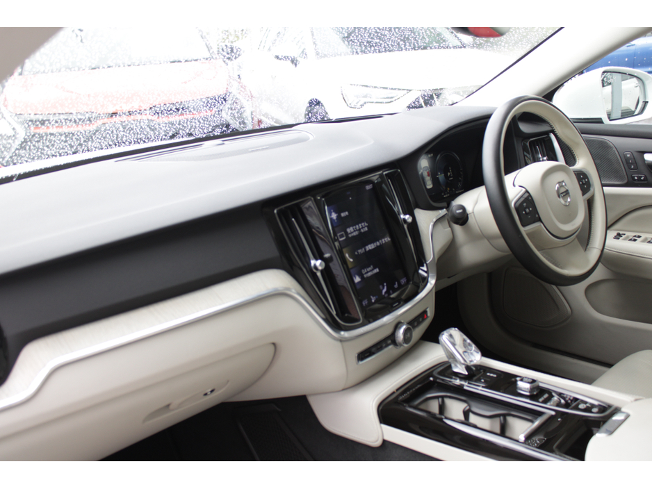 2020 Volvo S60 - image 26