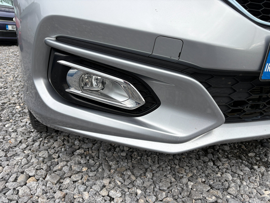 2019 Honda Fit - image 4