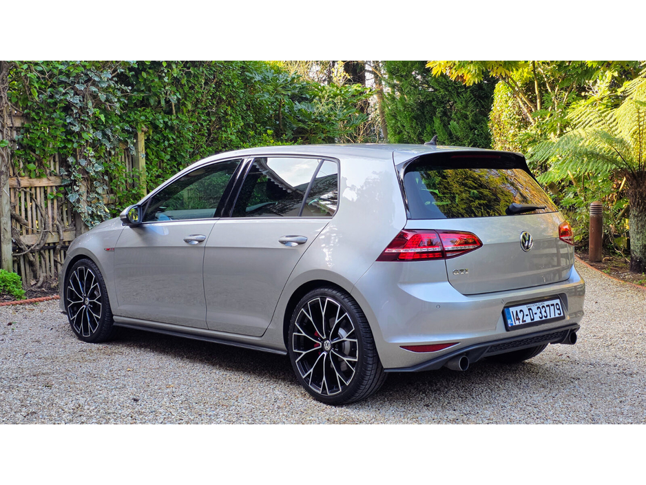 2014 Volkswagen Golf - image 30