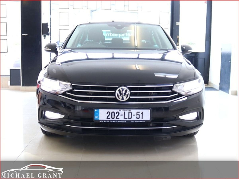 2020 Volkswagen Passat - image 2