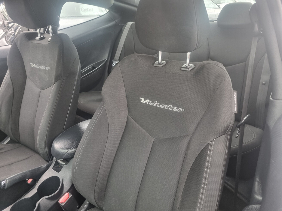 2013 Hyundai Veloster - image 7