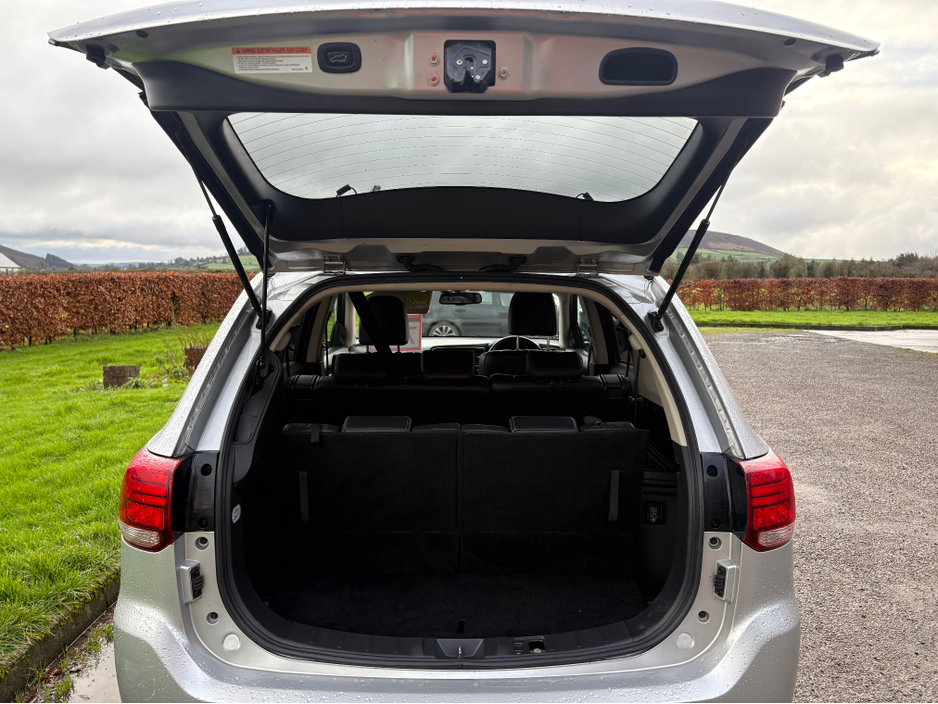 2018 Mitsubishi Outlander - image 7