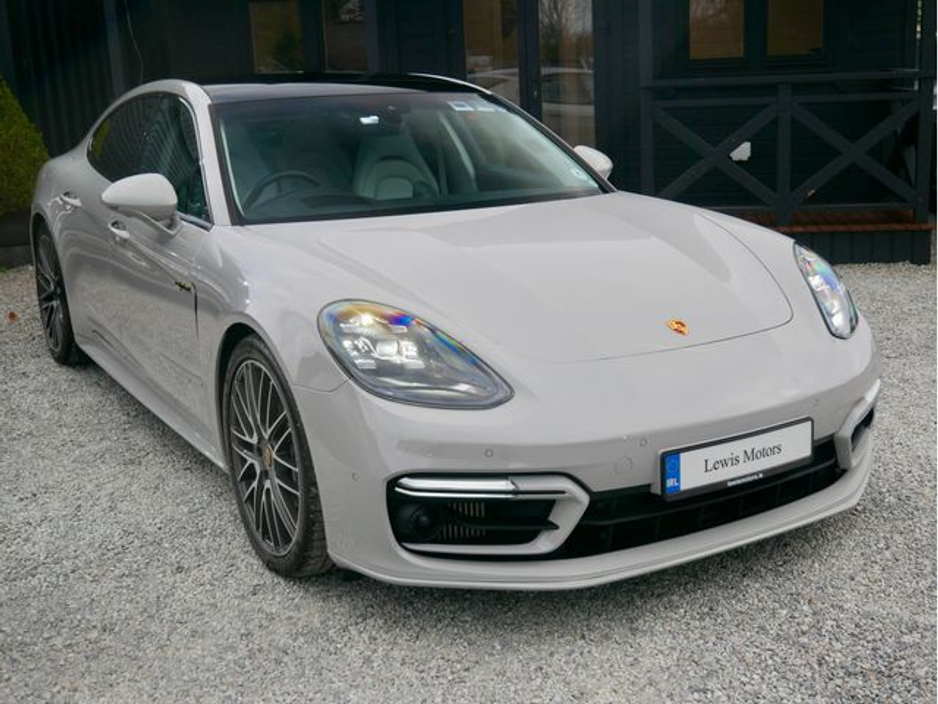 2023 Porsche Panamera - image 7