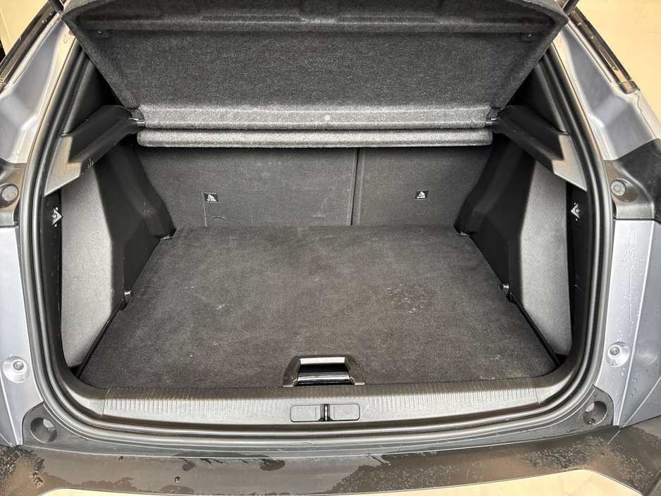 2023 Peugeot 2008 - image 9