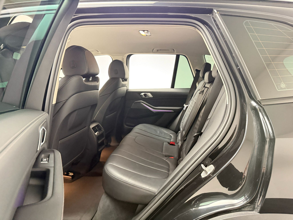2021 BMW X5 - image 15