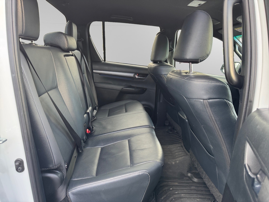 2025 Toyota Hilux *NO VAT* 2.8 INVINCIBLE  AUTO #332 €57,999