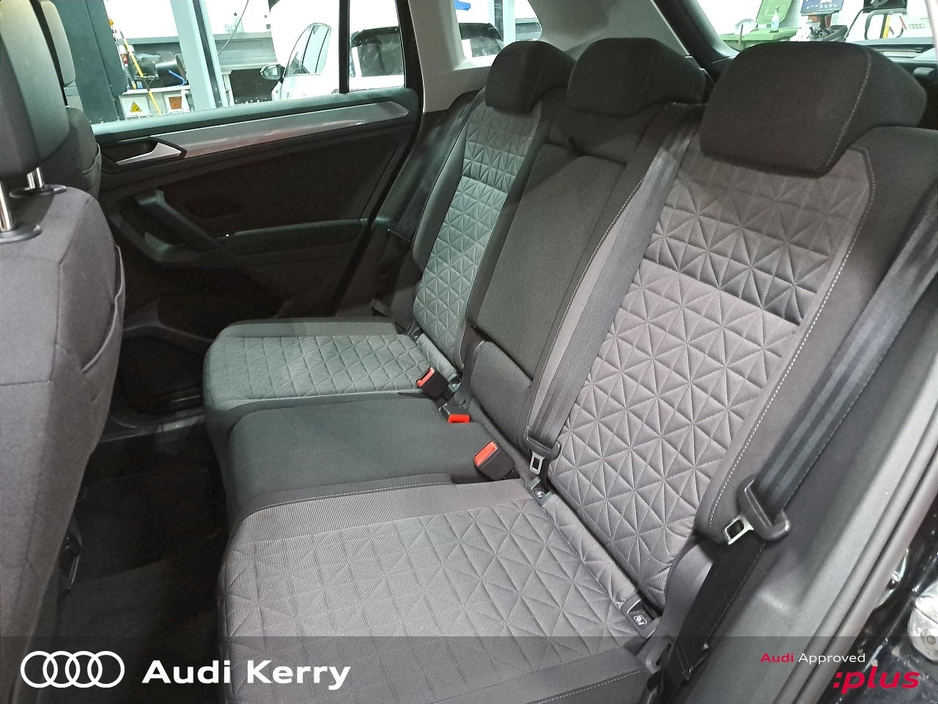 2022 Volkswagen Tiguan - image 13