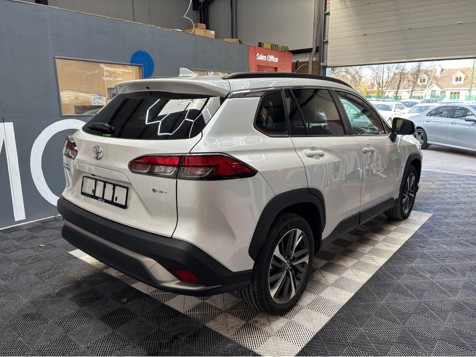 2024 Toyota Corolla Cross - image 2