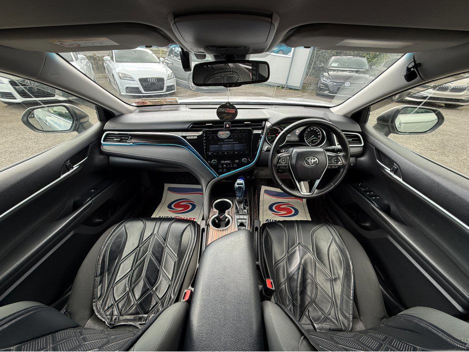 2018 Toyota Camry - image 6