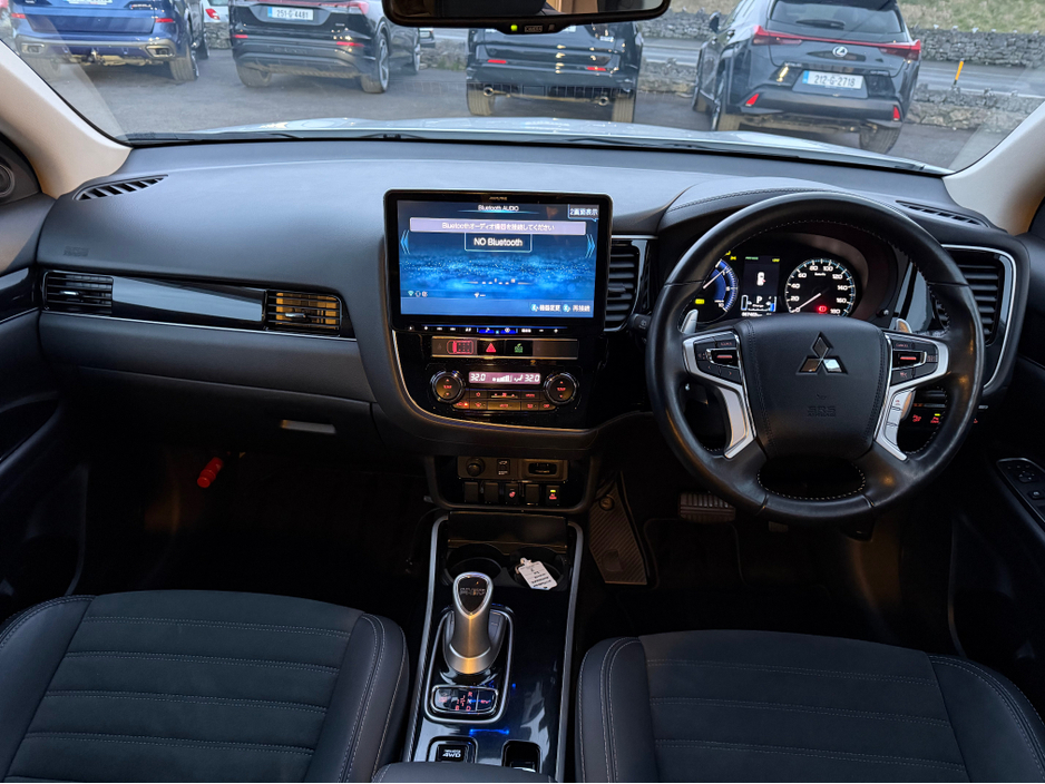 2020 Mitsubishi Outlander - image 13