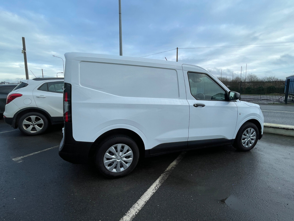 2025 Ford Courier - image 2