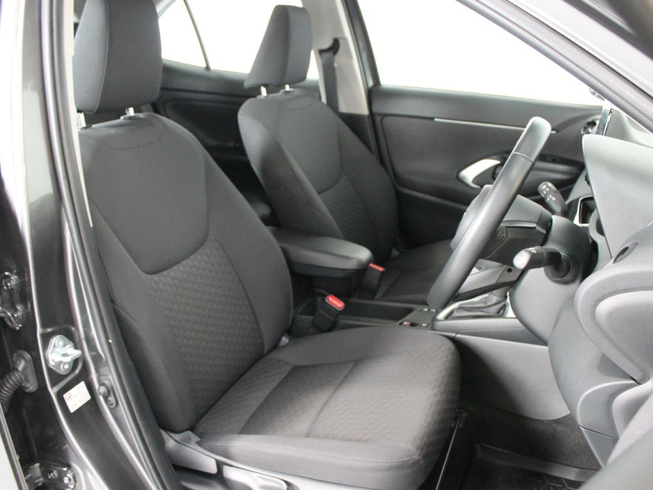 2024 Toyota Yaris - image 13