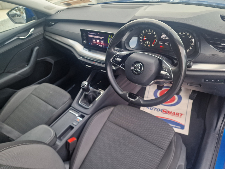 2022 Skoda Octavia - image 8