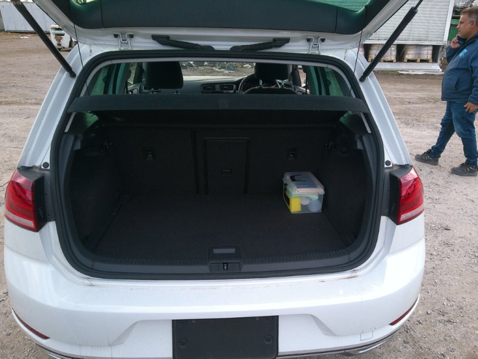 2017 Volkswagen Golf - image 12