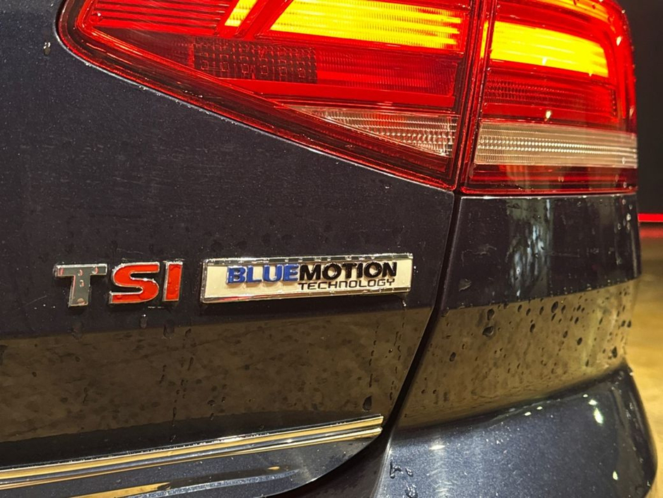 2016 Volkswagen Passat - image 12