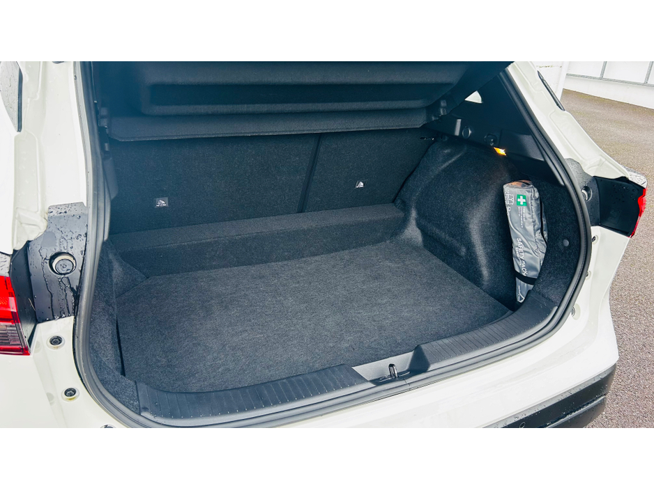 2023 Nissan Qashqai REVERSE CAMERA + REAR PARK SENSORS €27,995