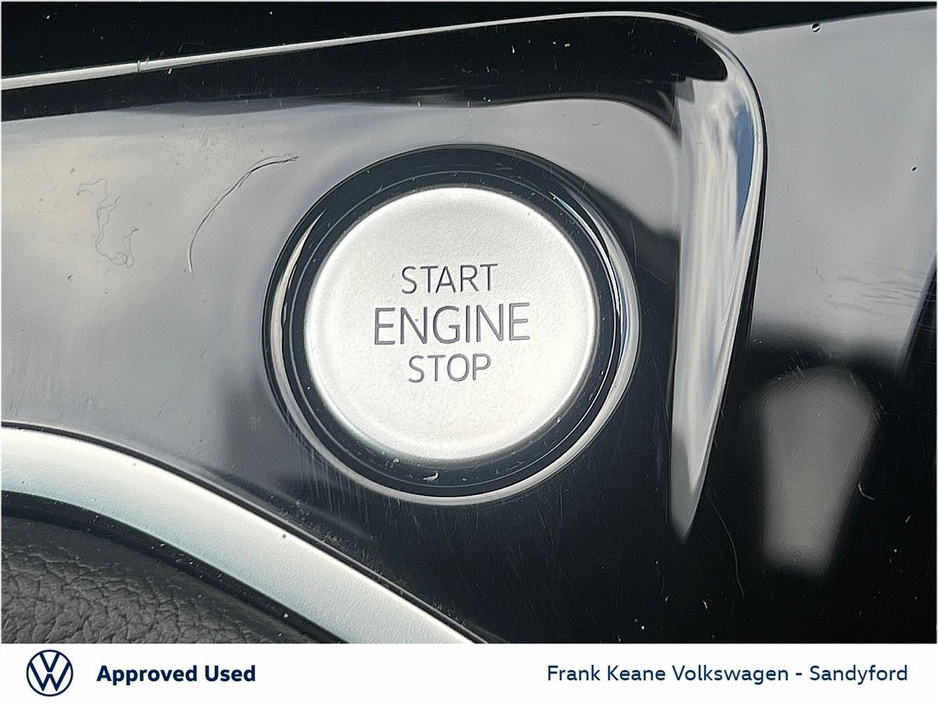 2023 Volkswagen Golf - image 25