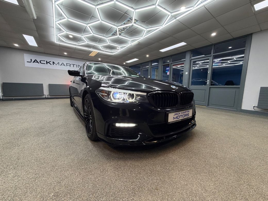 2019 BMW 5 Series - image 7