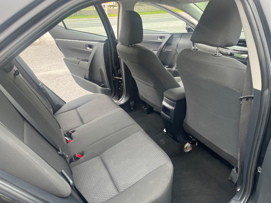 2016 Toyota Corolla - image 12