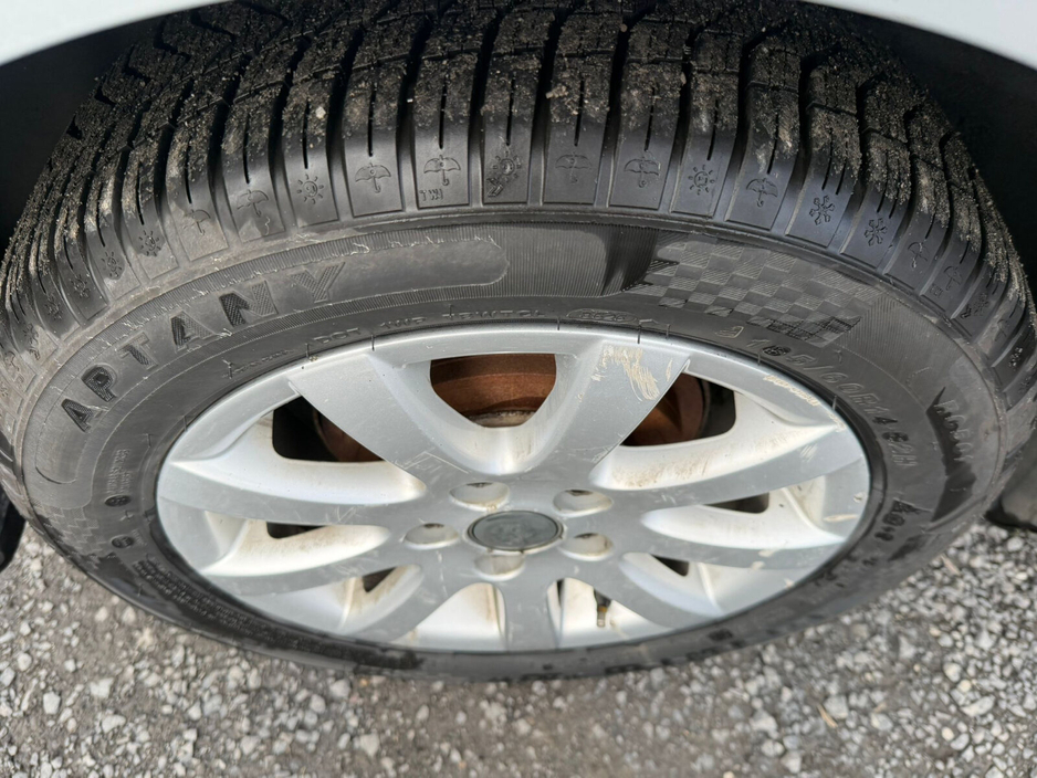 2007 Volkswagen Polo - image 9