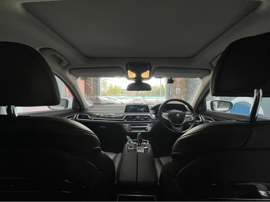 2017 BMW 7 Series - image 19