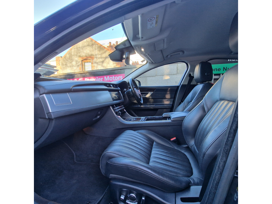 2017 Jaguar XF - image 8