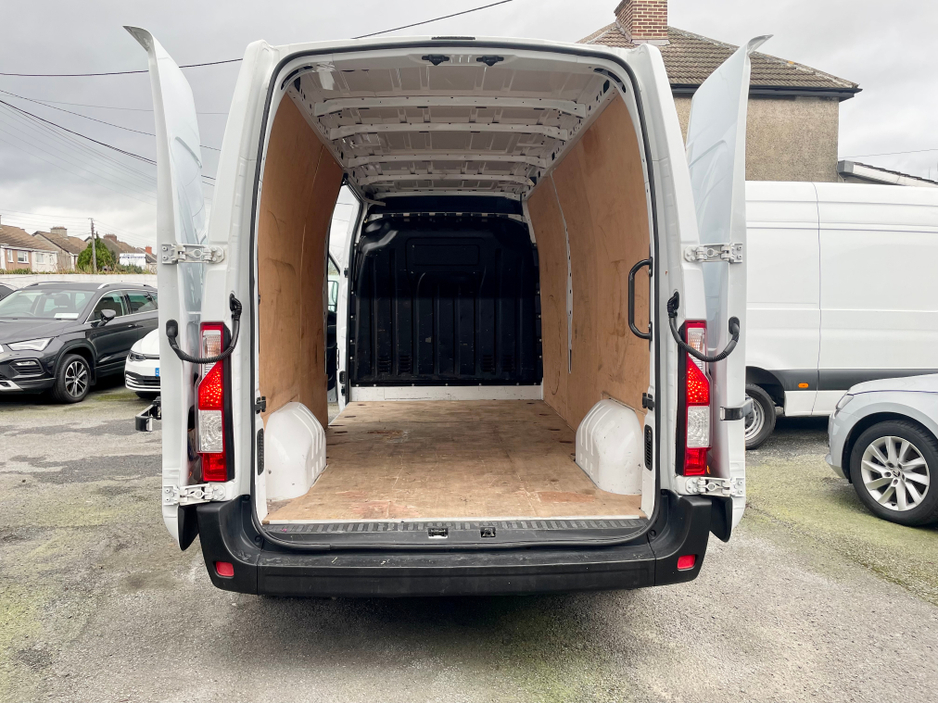 2021 Nissan NV400 - image 21