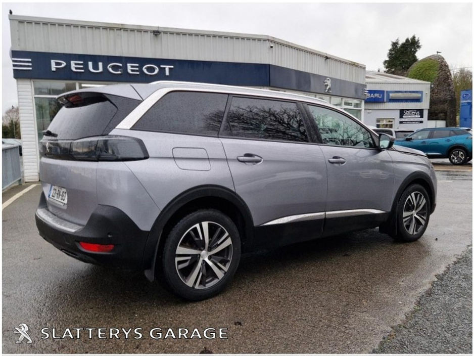 2022 Peugeot 5008 - image 7