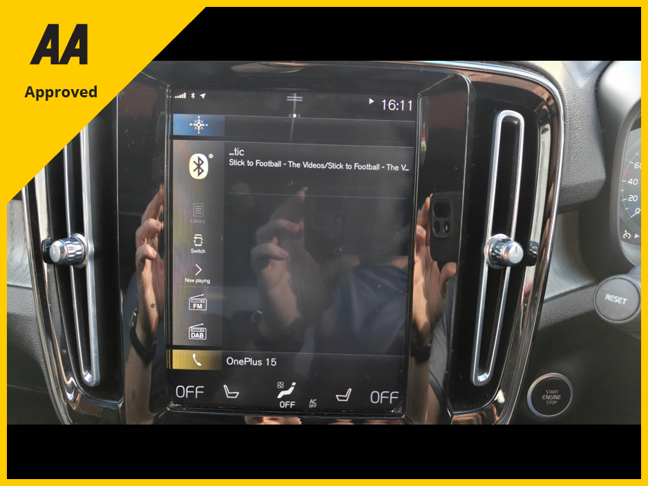 2020 Volvo XC40 - image 25