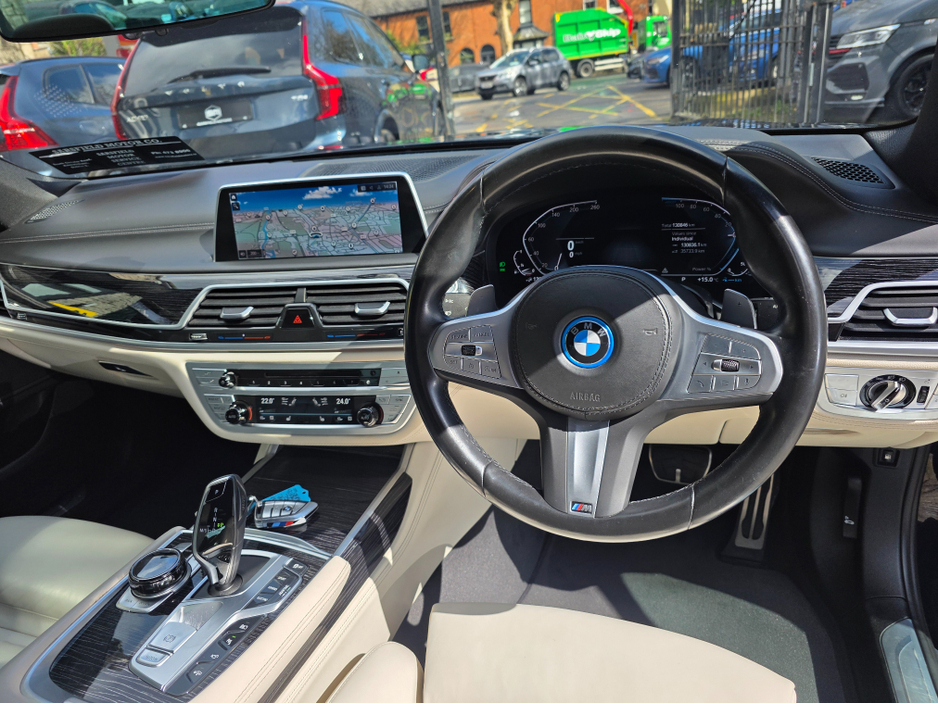 2022 BMW 7 Series - image 18