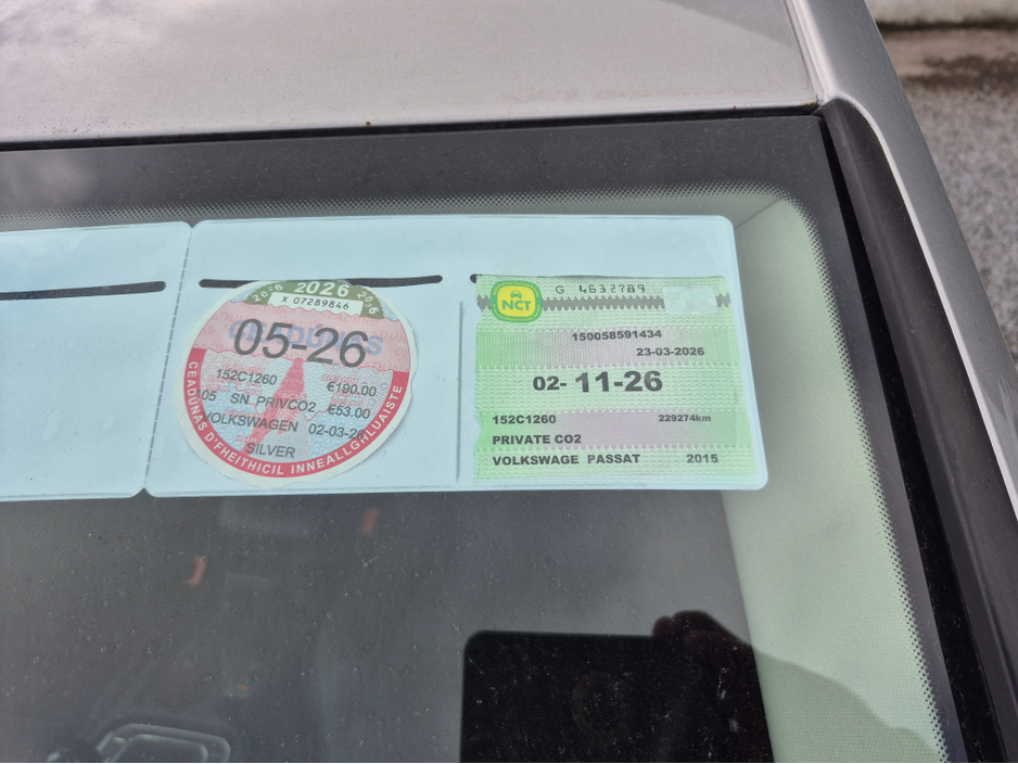 2015 Volkswagen Passat - image 3