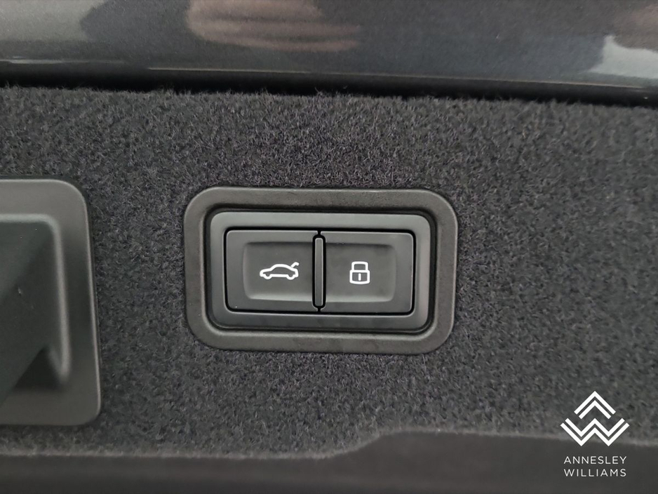 2024 Audi A8 - image 31