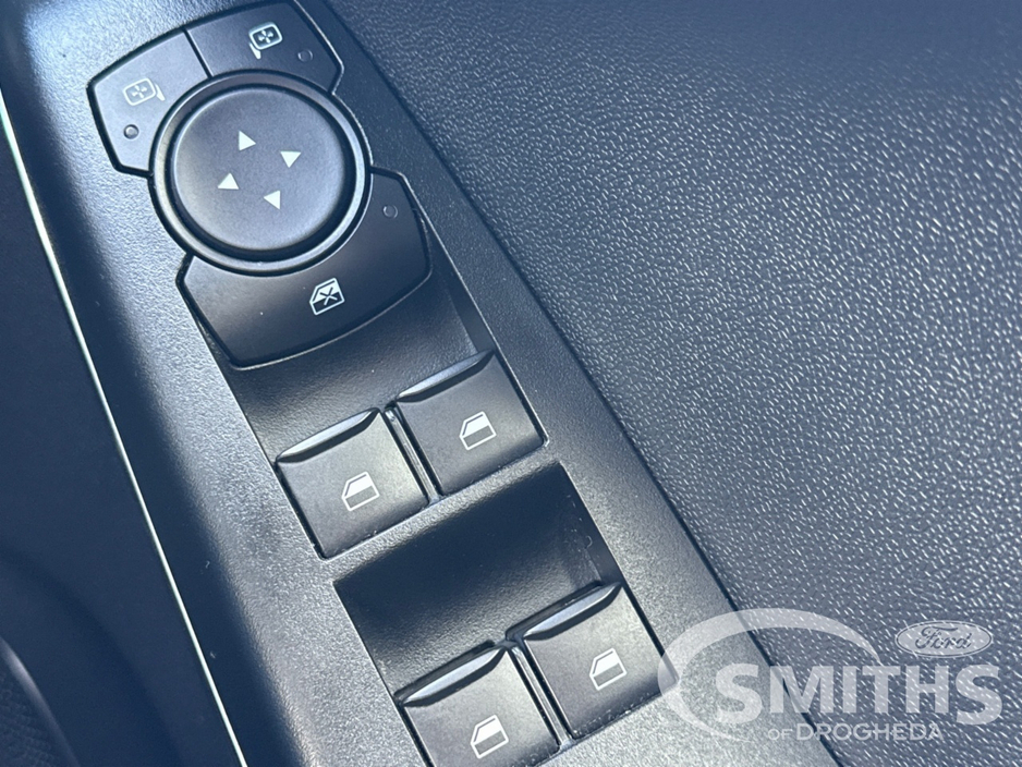 2023 Ford Fiesta - image 27