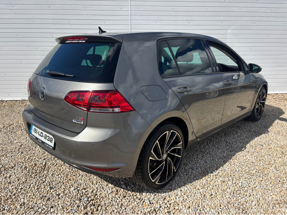 2015 Volkswagen Golf - image 2