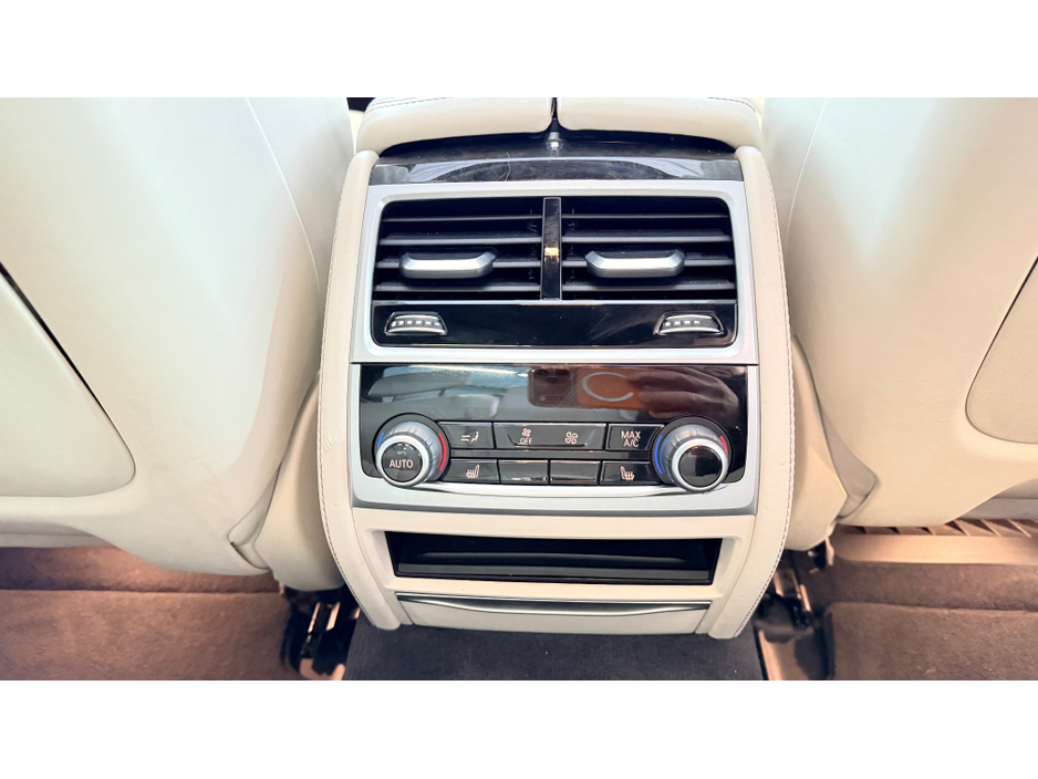 2018 BMW 7 Series - image 10