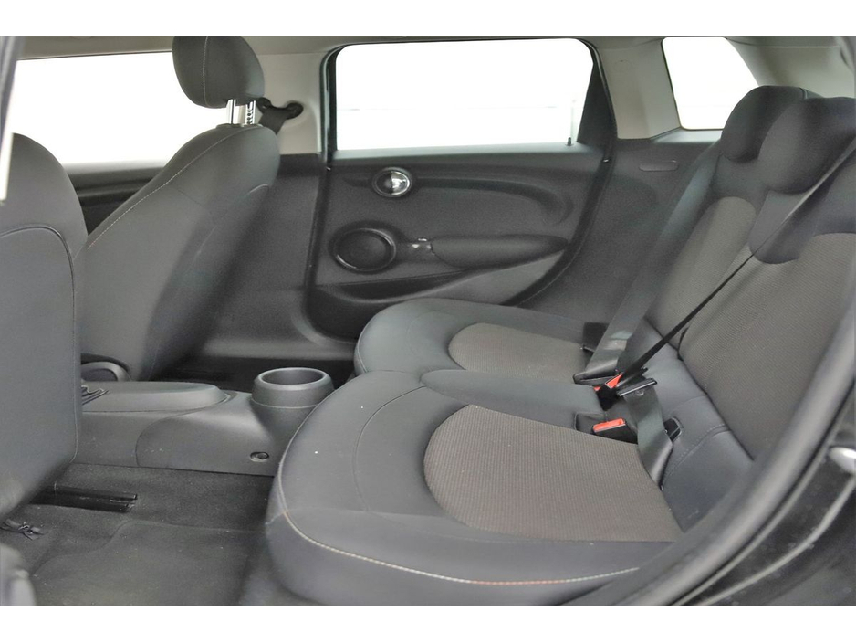 2016 MINI Hatch - image 16